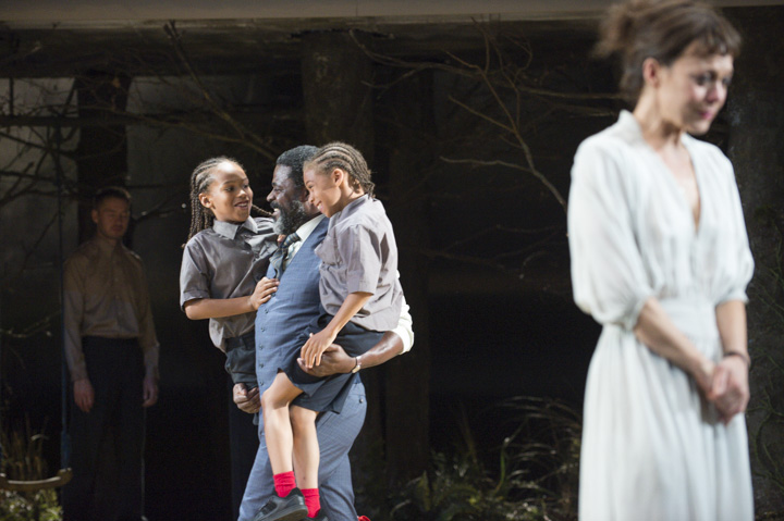  ‘Daddy!’ Jason (Danny Sapani) and the children. © Richard Hubert Smith