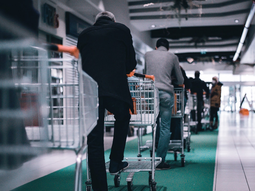 Photo of a queue at the supermarket due to the precautions against Covid-19