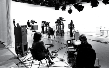 Black and white photo from 1975 of a television studio for an Open University programme.