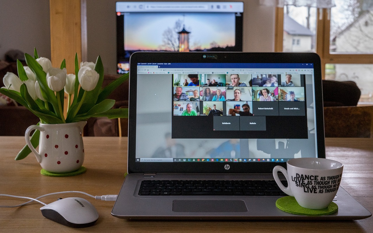 Zoom call, image by Armin Schreijäg from Pixabay
