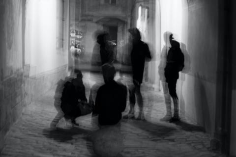 a blurry image of group people in black and white