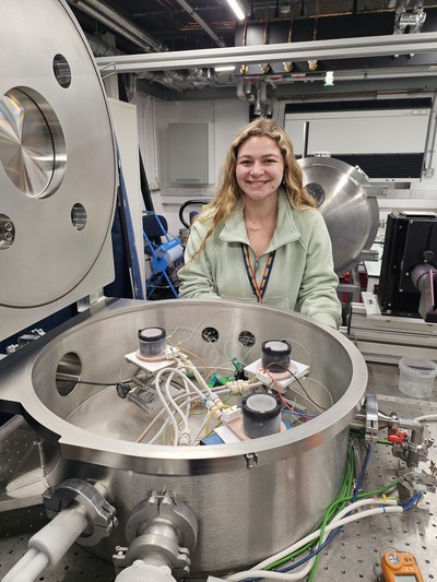 Mirandah Ackley (Freie Universität Berlin PhD student) with her frozen samples to expose to UV, low temperature and low pressure within the Baldrick chamber