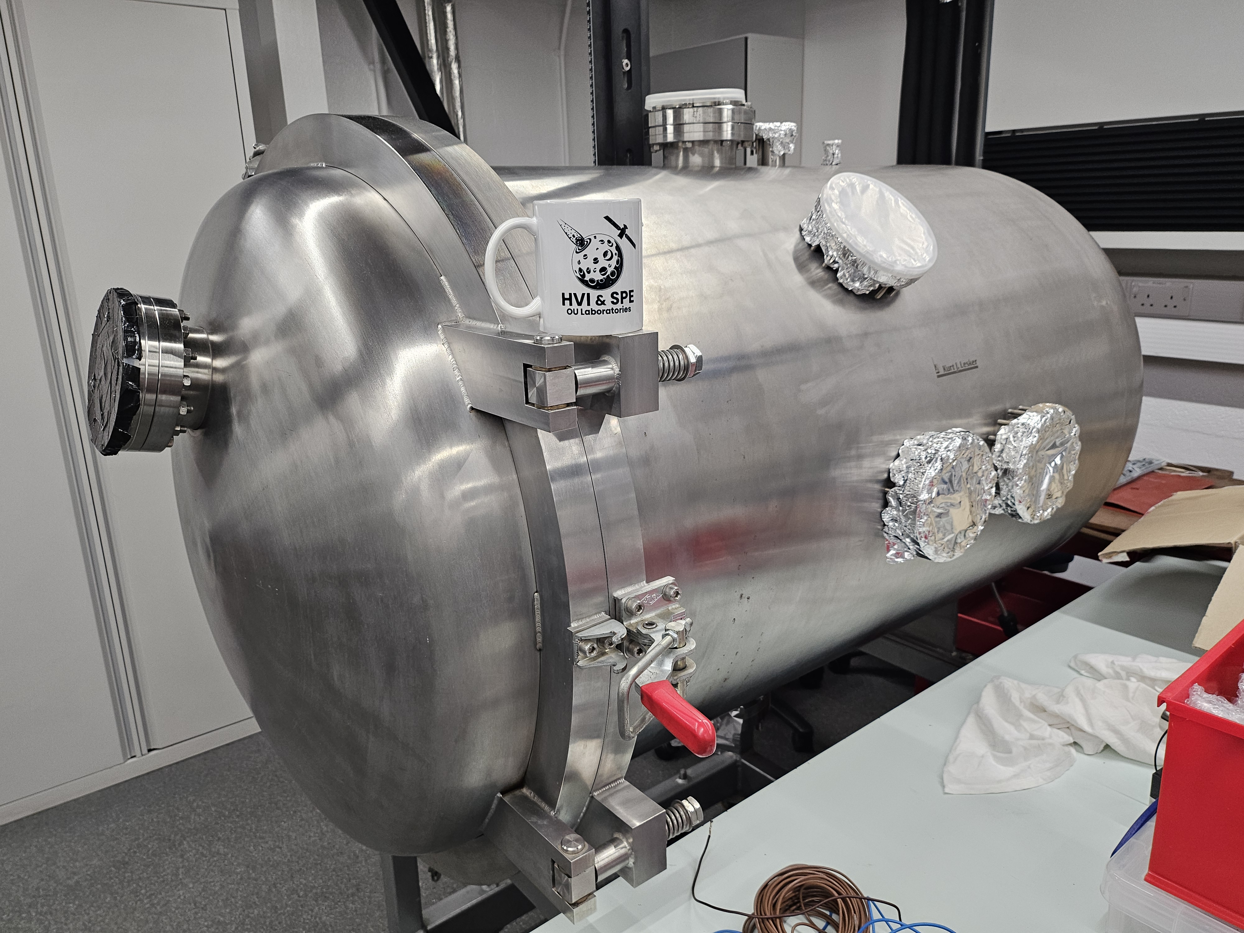 Photo of Edmund - Clean Cylindrical Chamber