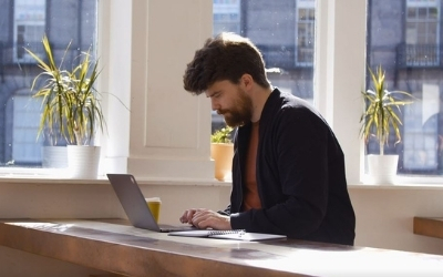 Man using a laptop in a cafe