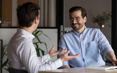 Two colleagues in conversation 