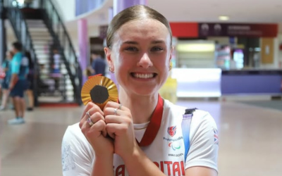Jenny Holl holding gold medal