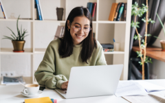 Student participating in online lecture
