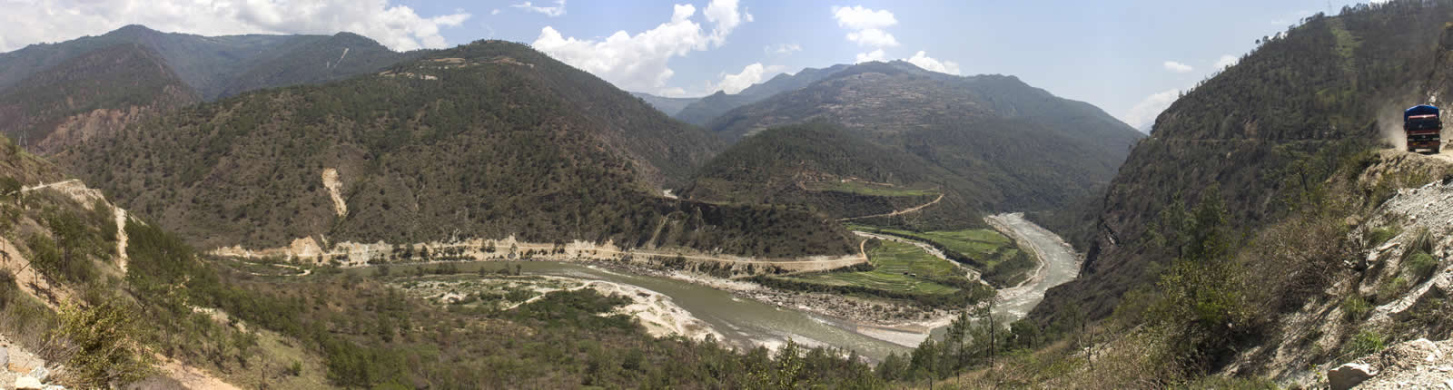 A river running through a valley with mountains on each side