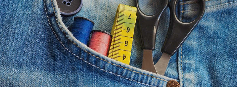 Photo of a pocket with thread, tape measure and scissors